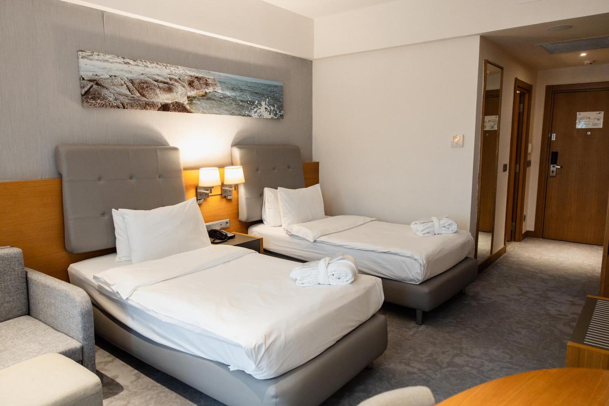 Holiday Inn - Aktau - Seaside By Ihg Exterior photo